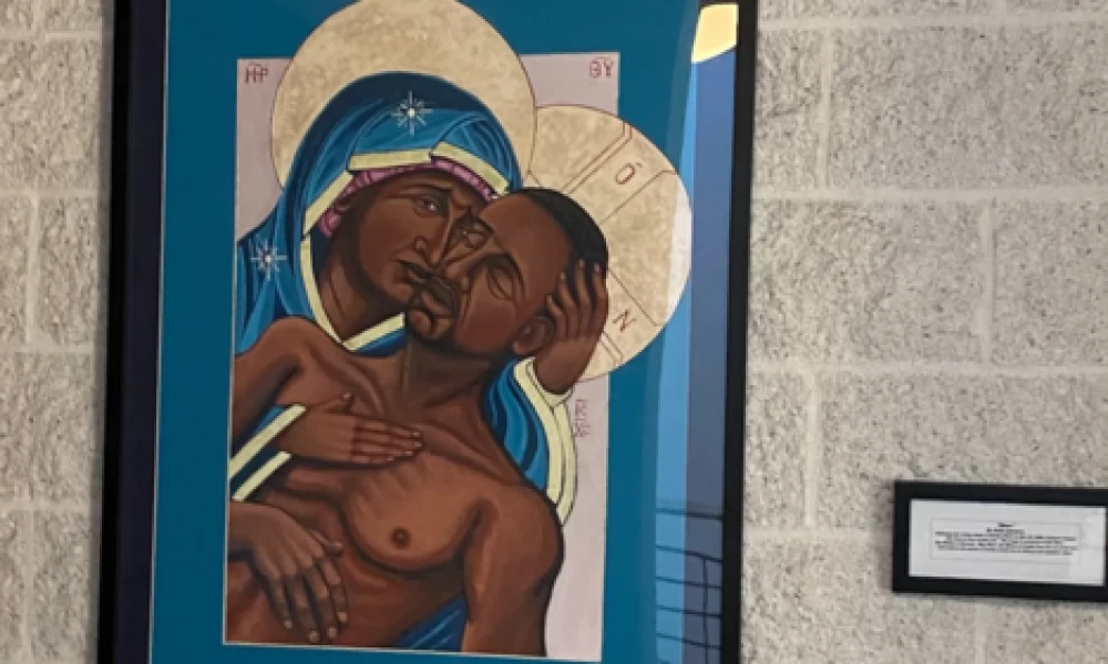 Σκάνδαλο πριν τα Χριστούγεννα: Πανεπιστήμιο στις ΗΠΑ απεικονίζει τον Τζορτζ Φλόιντ ως... Ιησού